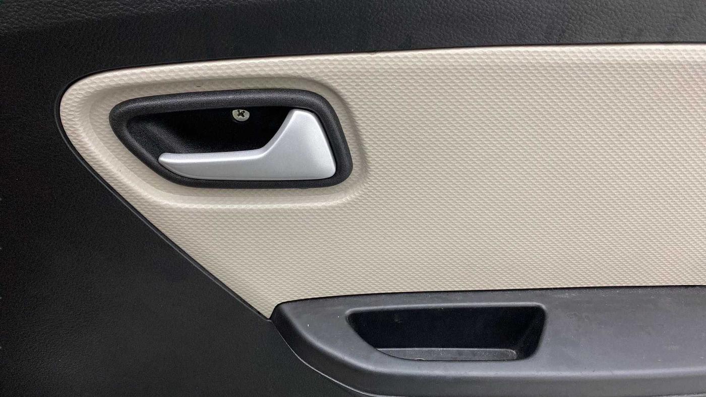 2022 Maruti Alto VXI, Petrol, Manual, 10,612 km, Driver Side Door Panels Control