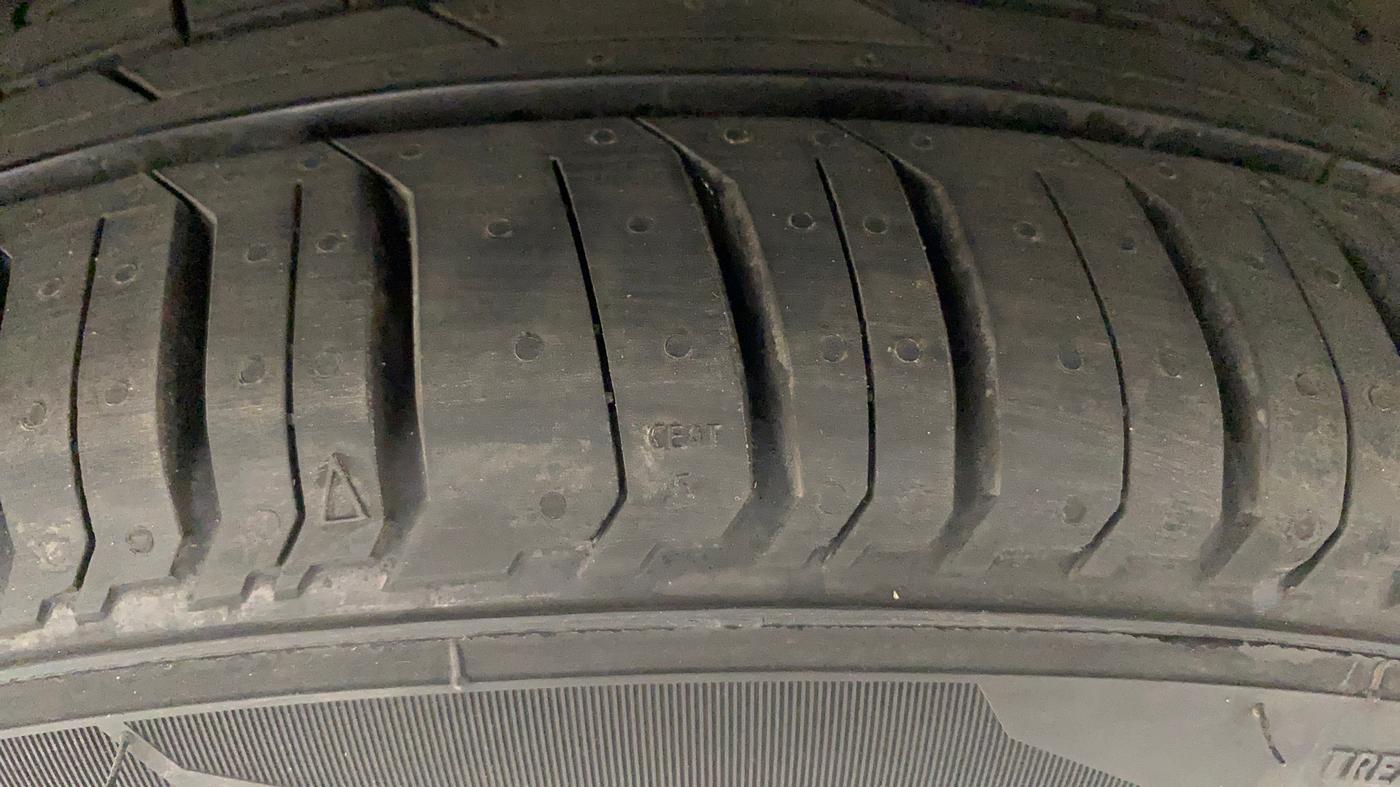 2017 Volkswagen Ameo HIGHLINE PLUS 1.5L AT 16 ALLOY, Diesel, Automatic, 80,448 km, Left Rear Tyre Tread