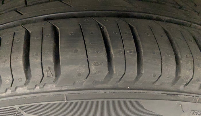 2017 Volkswagen Ameo HIGHLINE PLUS 1.5L AT 16 ALLOY, Diesel, Automatic, 80,448 km, Left Rear Tyre Tread