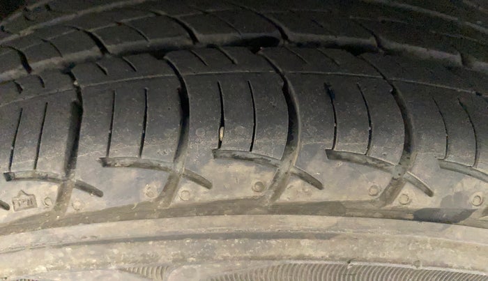 2017 Volkswagen Ameo HIGHLINE PLUS 1.5L AT 16 ALLOY, Diesel, Automatic, 80,448 km, Right Rear Tyre Tread