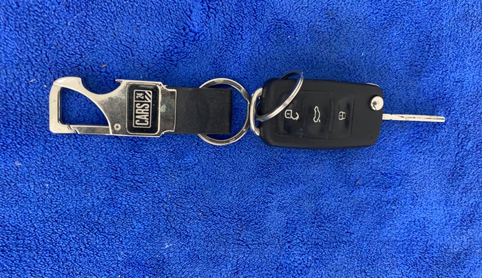 2017 Volkswagen Ameo HIGHLINE PLUS 1.5L AT 16 ALLOY, Diesel, Automatic, 80,448 km, Key Close Up