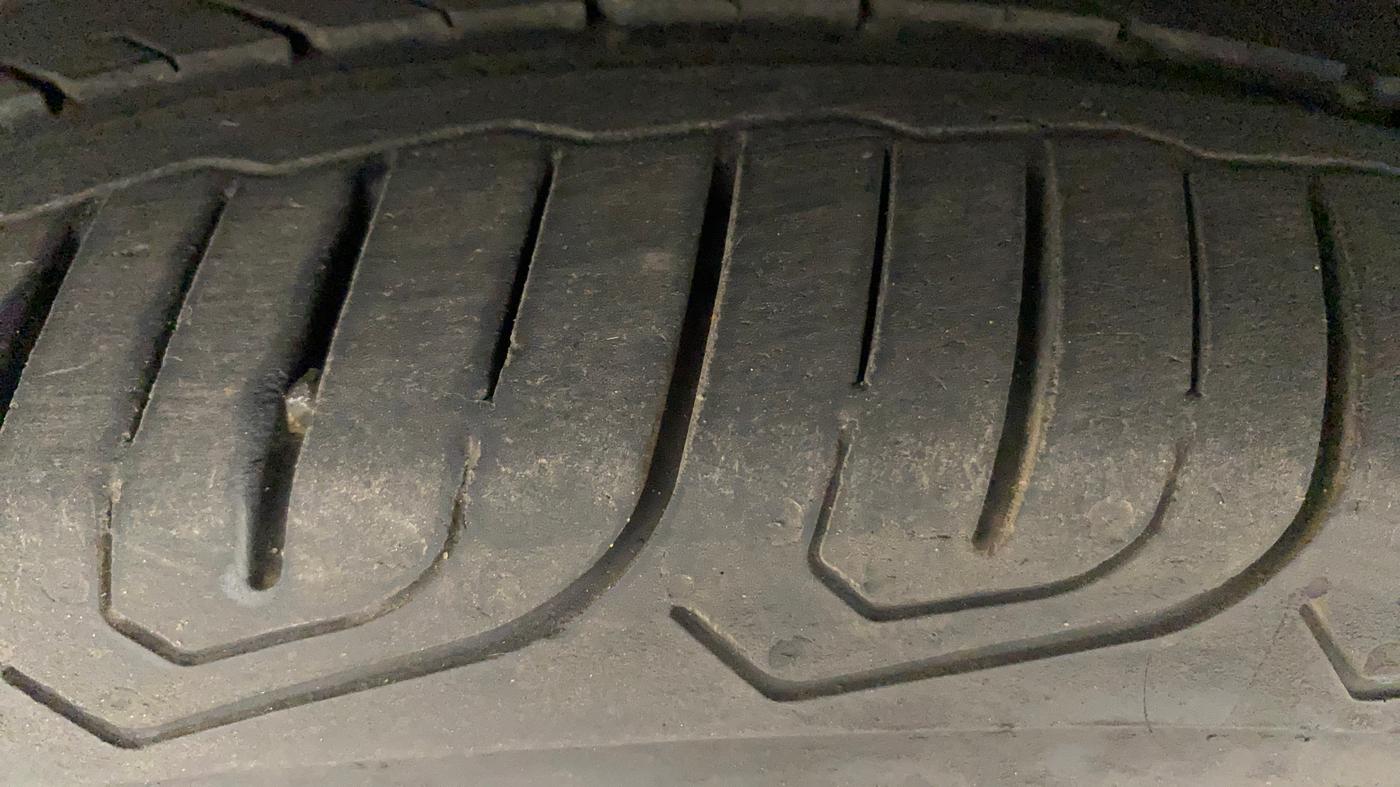 2017 Volkswagen Ameo HIGHLINE PLUS 1.5L AT 16 ALLOY, Diesel, Automatic, 80,448 km, Left Front Tyre Tread