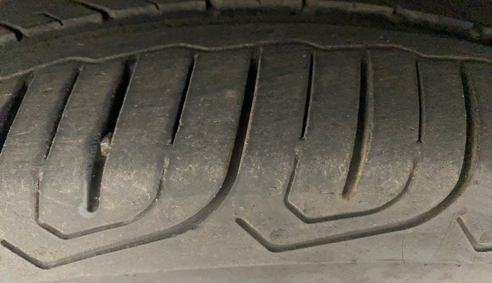 2017 Volkswagen Ameo HIGHLINE PLUS 1.5L AT 16 ALLOY, Diesel, Automatic, 80,448 km, Left Front Tyre Tread