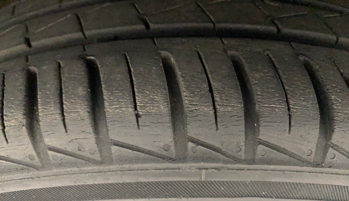 2021 Renault Kwid CLIMBER 1.0 (O), Petrol, Manual, 32,356 km, Right Front Tyre Tread