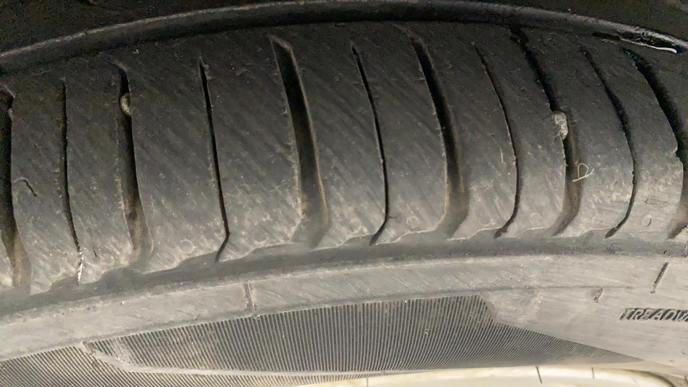 2016 Maruti Swift Dzire ZDI AMT, Diesel, Automatic, 79,822 km, Right Front Tyre Tread