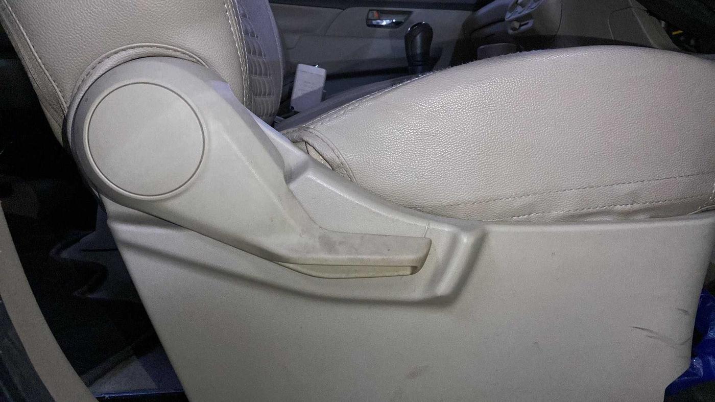 2022 Maruti Ertiga VXI CNG, CNG, Manual, 18,812 km, Driver Side Adjustment Panel