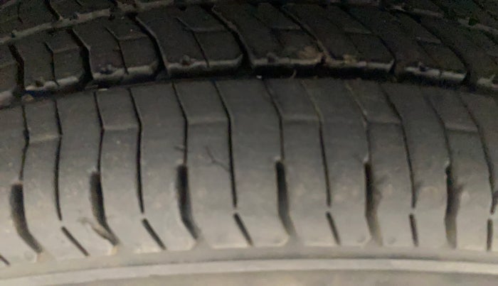2013 Honda Brio S MT, Petrol, Manual, 55,649 km, Right Front Tyre Tread