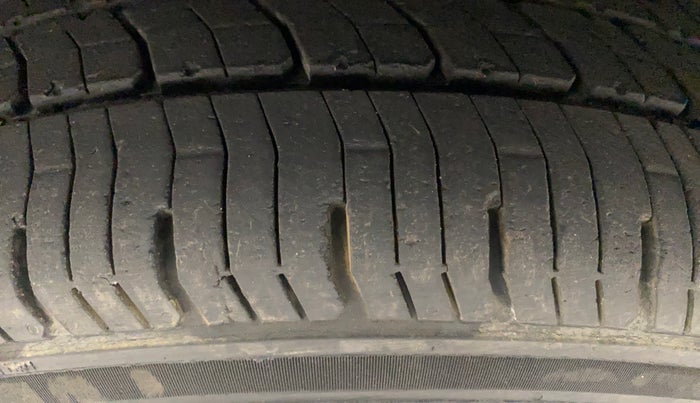 2013 Honda Brio S MT, Petrol, Manual, 55,649 km, Left Front Tyre Tread