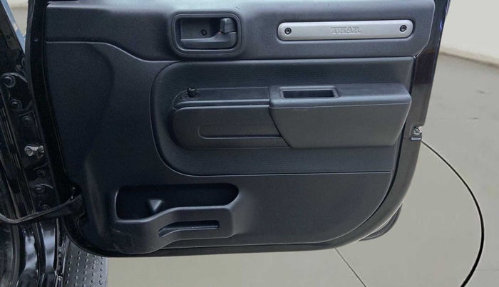 2021 Mahindra Thar LX PETROL HT 4WD AT, Petrol, Automatic, 25,617 km, Driver Side Door Panels Control