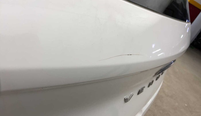 2021 Hyundai VENUE S 1.2, Petrol, Manual, 20,255 km, Dicky (Boot door) - Minor scratches