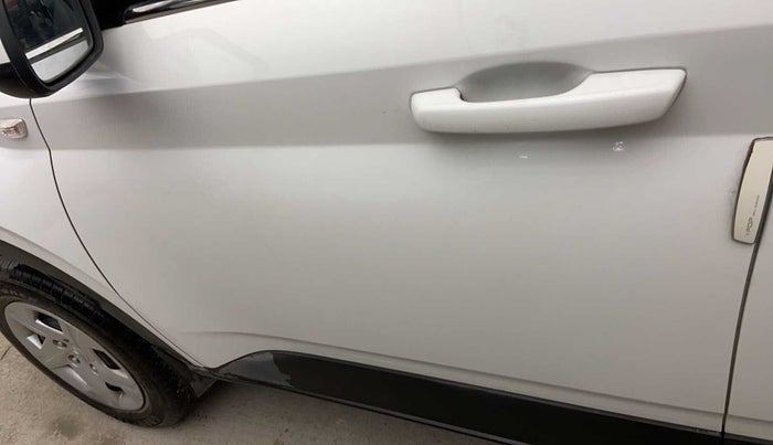 2021 Hyundai VENUE S 1.2, Petrol, Manual, 20,255 km, Front passenger door - Minor scratches