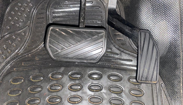 2018 Maruti Wagon R 1.0 VXI (O) AMT, Petrol, Automatic, 89,082 km, Pedals