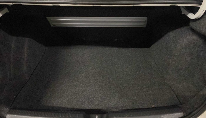 2018 Skoda Rapid STYLE 1.6 MPI, Petrol, Manual, 65,205 km, Boot Inside