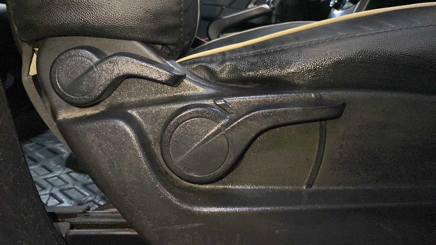 2020 Mahindra XUV500 W7, Diesel, Manual, 71,523 km, Driver Side Adjustment Panel