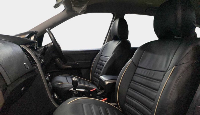 2020 Mahindra XUV500 W7, Diesel, Manual, 71,523 km, Right Side Front Door Cabin