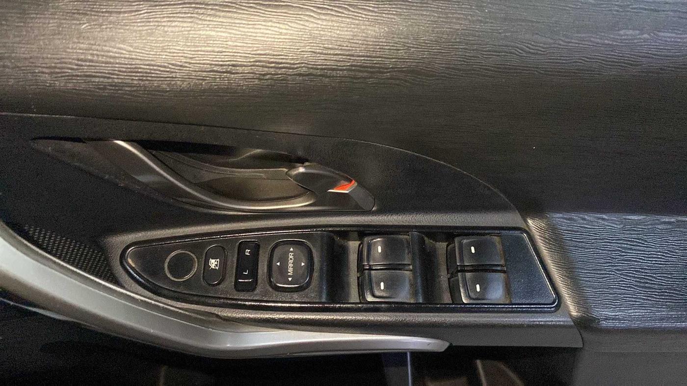 2020 Mahindra XUV500 W7, Diesel, Manual, 71,523 km, Driver Side Door Panels Control