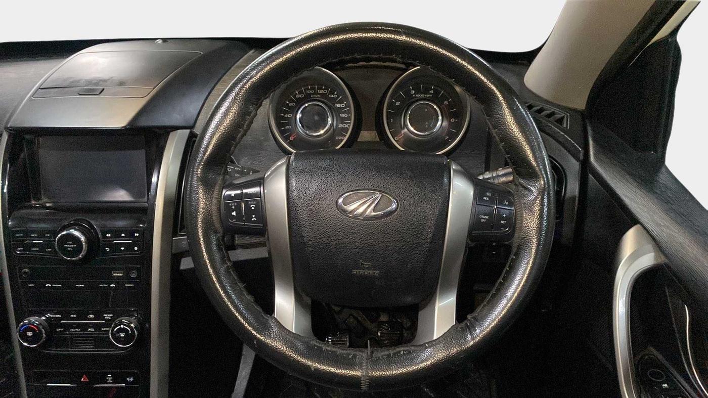2020 Mahindra XUV500 W7, Diesel, Manual, 71,523 km, Steering Wheel Close Up
