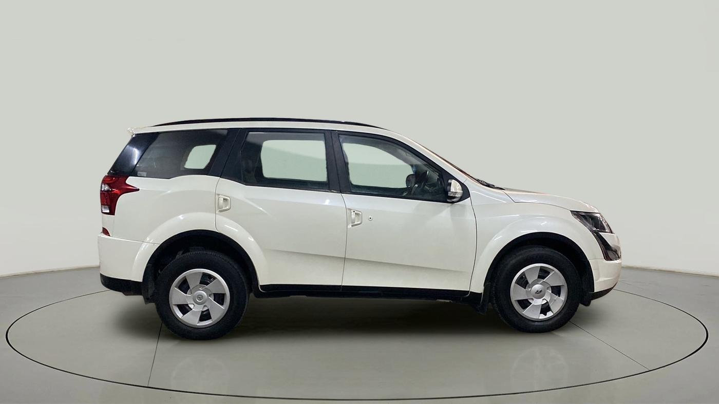 2020 Mahindra XUV500 W7, Diesel, Manual, 71,523 km, Right Side View
