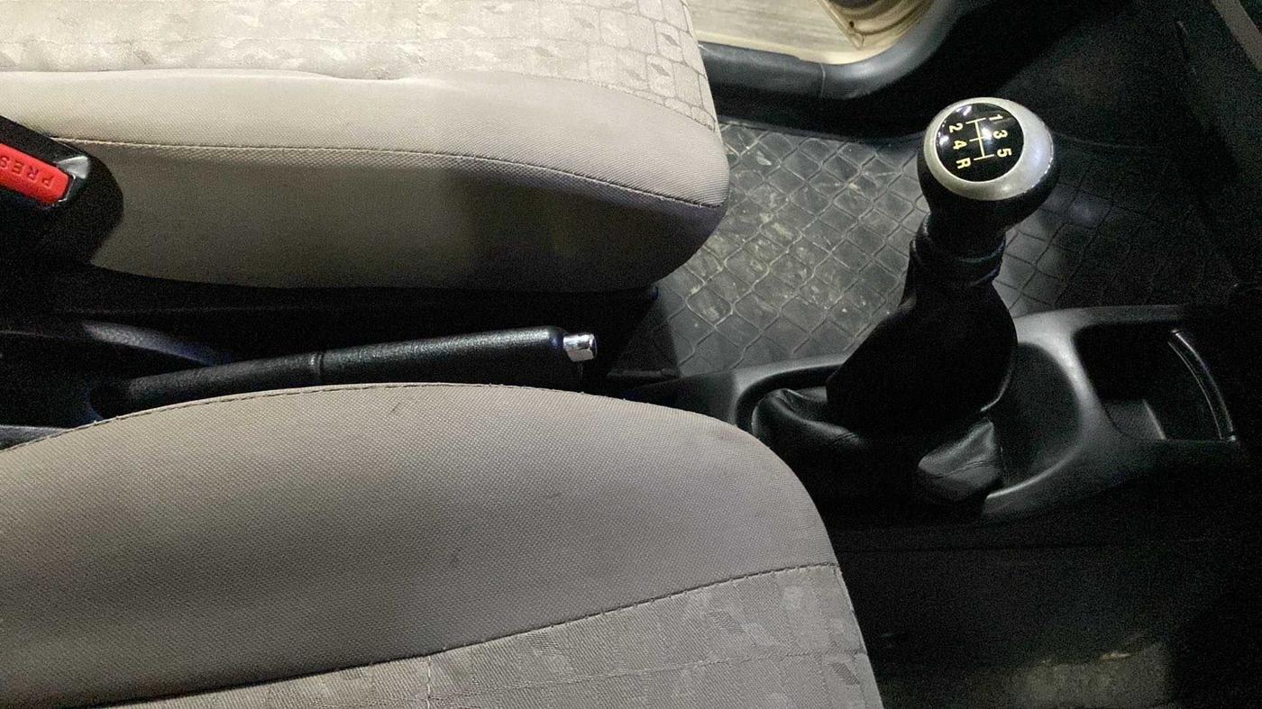 2013 Maruti Wagon R 1.0 VXI, Petrol, Manual, 45,304 km, Gear Lever