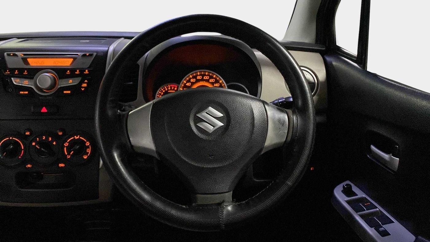 2013 Maruti Wagon R 1.0 VXI, Petrol, Manual, 45,304 km, Steering Wheel Close Up