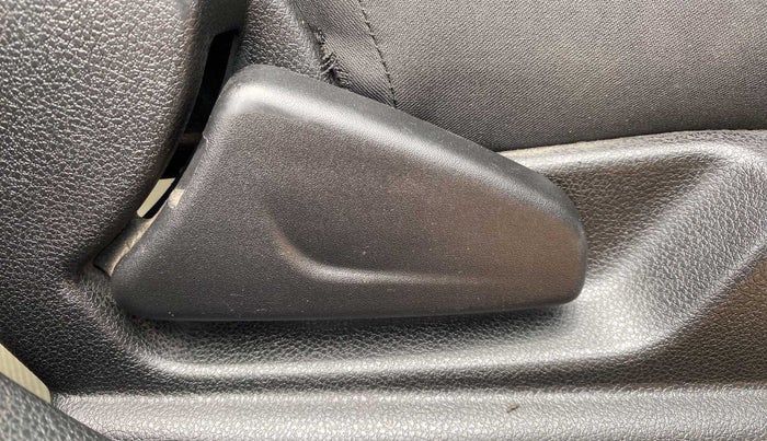 2020 Renault Kwid RXT 1.0 (O), Petrol, Manual, 87,693 km, Driver Side Adjustment Panel