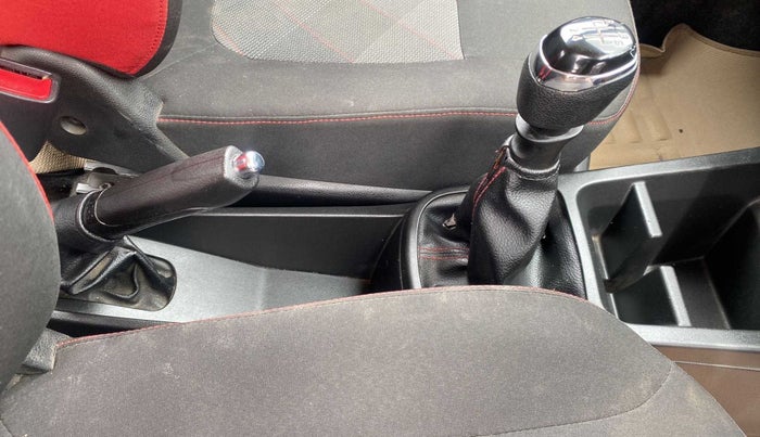 2020 Renault Kwid RXT 1.0 (O), Petrol, Manual, 87,693 km, Gear Lever
