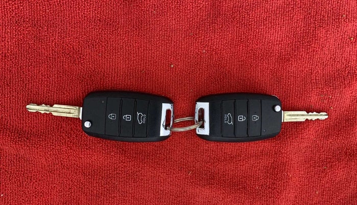 2021 KIA SONET HTK 1.2, Petrol, Manual, 26,368 km, Key Close Up