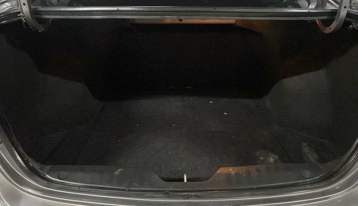 2016 Maruti Ciaz VXI, Petrol, Manual, 99,679 km, Boot Inside