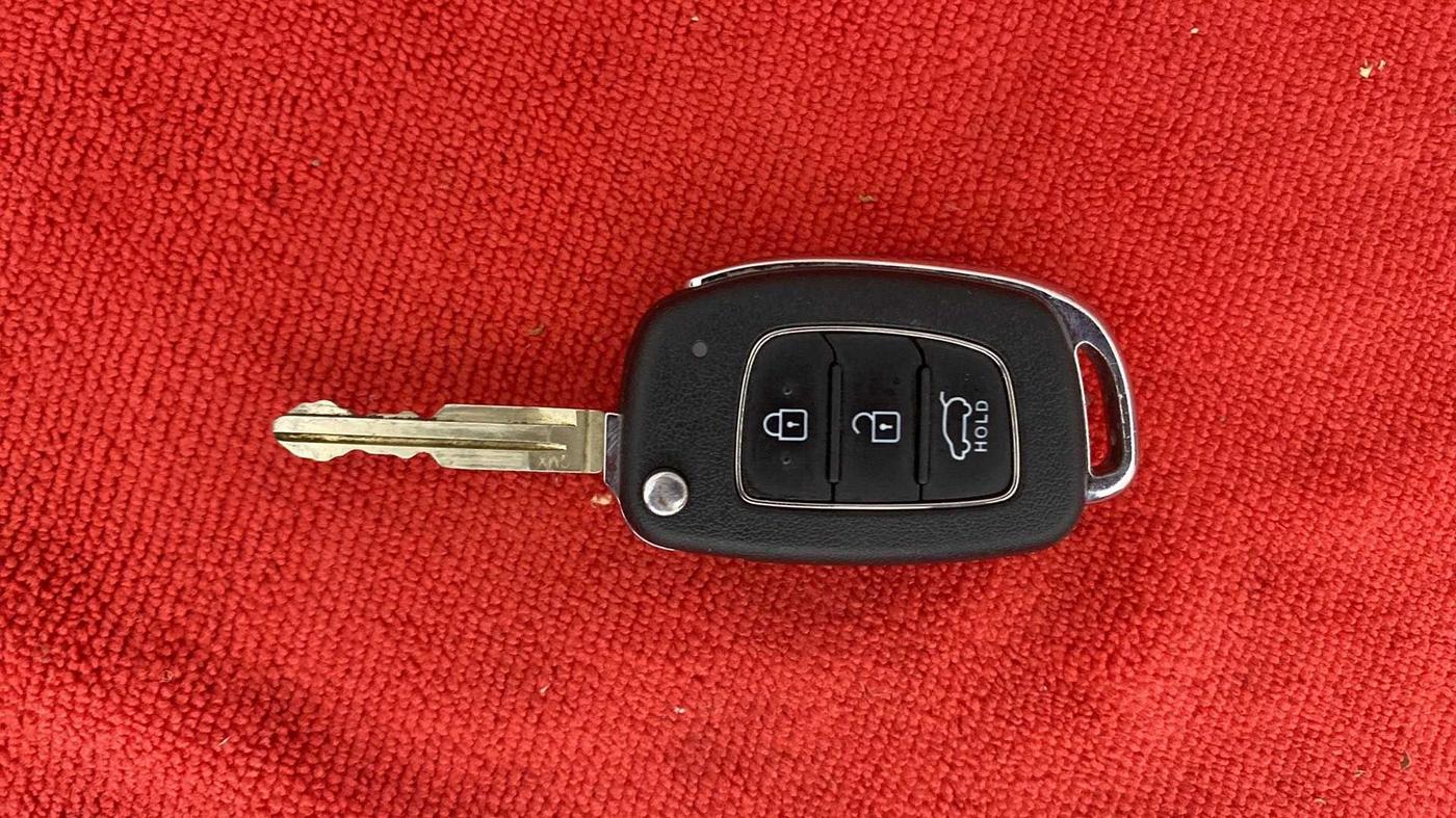 2020 Hyundai VENUE SX 1.0 TURBO IMT, CNG, Manual, 58,750 km, Key Close Up