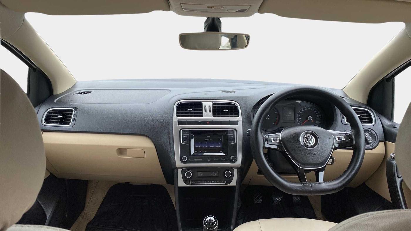 2016 Volkswagen Ameo HIGHLINE1.2L, Petrol, Manual, 56,767 km, Dashboard