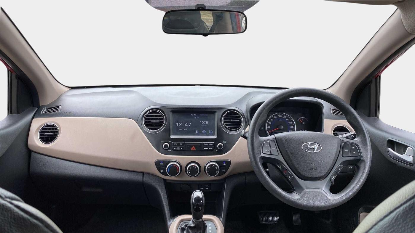 2018 Hyundai Grand i10 SPORTZ AT 1.2 KAPPA VTVT, Petrol, Automatic, 17,661 km, Dashboard