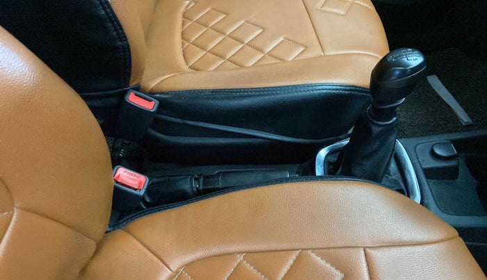 2018 Renault Kwid RXT 1.0 (O), Petrol, Manual, 71,796 km, Gear Lever