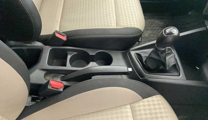 2018 Hyundai Elite i20 ERA 1.2, CNG, Manual, 74,210 km, Gear Lever