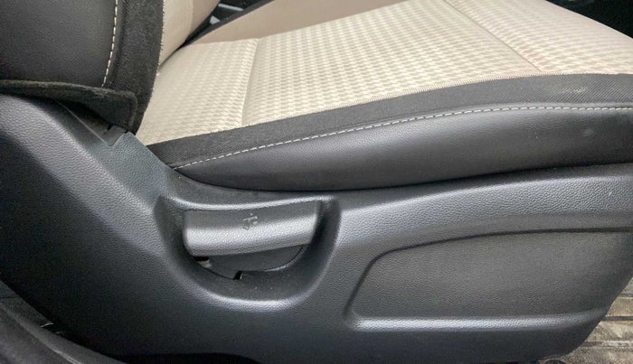 2018 Hyundai Elite i20 ERA 1.2, CNG, Manual, 74,210 km, Driver Side Adjustment Panel