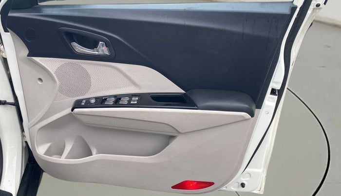 2021 Mahindra XUV300 W8 (O) 1.2 PETROL, Petrol, Manual, 19,587 km, Driver Side Door Panels Control