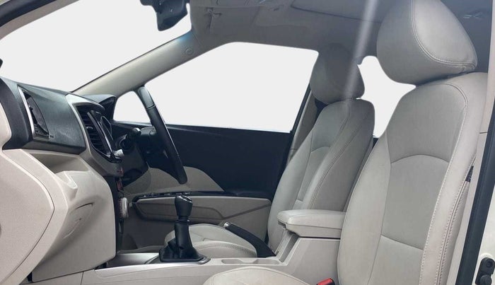 2021 Mahindra XUV300 W8 (O) 1.2 PETROL, Petrol, Manual, 19,587 km, Right Side Front Door Cabin