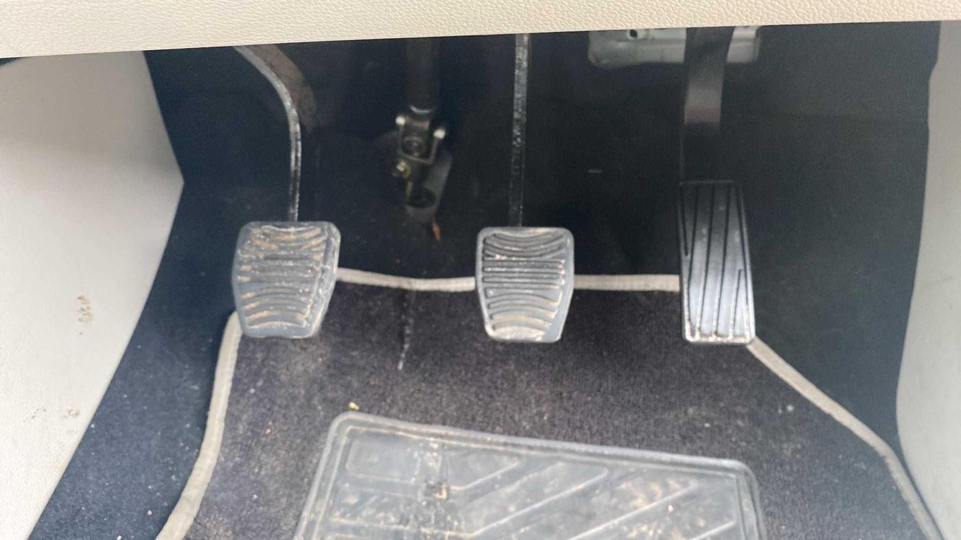 2021 Mahindra XUV300 W8 (O) 1.2 PETROL, Petrol, Manual, 19,587 km, Pedals
