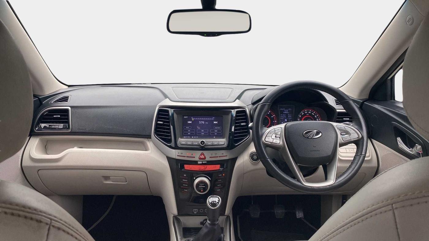 2021 Mahindra XUV300 W8 (O) 1.2 PETROL, Petrol, Manual, 19,587 km, Dashboard
