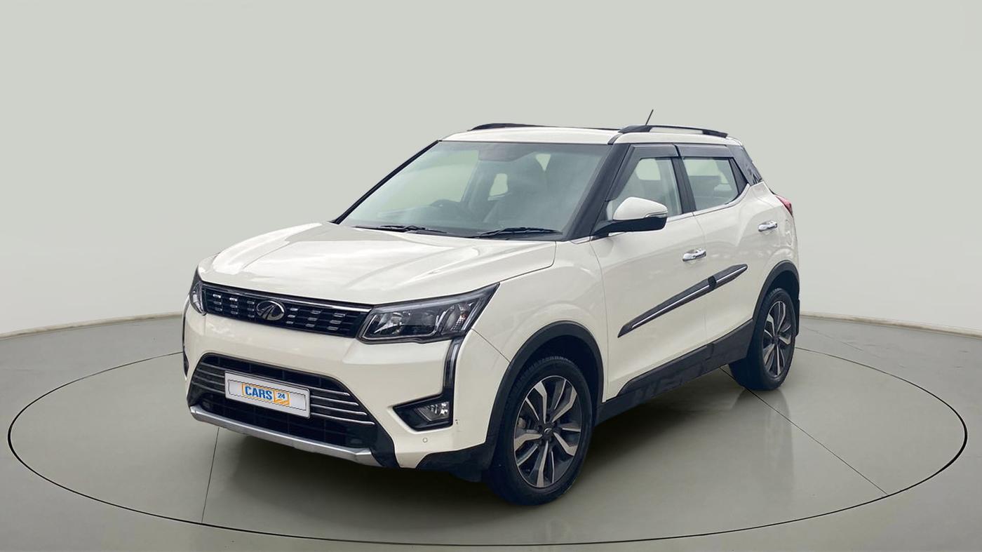 2021 Mahindra XUV300 W8 (O) 1.2 PETROL, Petrol, Manual, 19,587 km, Left Front Diagonal