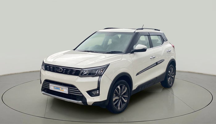 2021 Mahindra XUV300 W8 (O) 1.2 PETROL, Petrol, Manual, 19,587 km, Left Front Diagonal