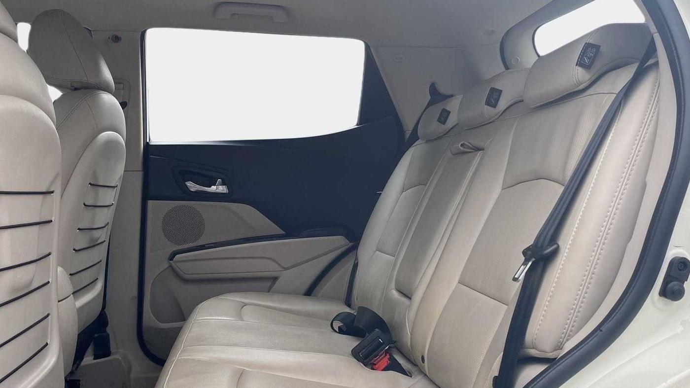 2021 Mahindra XUV300 W8 (O) 1.2 PETROL, Petrol, Manual, 19,587 km, Right Side Rear Door Cabin