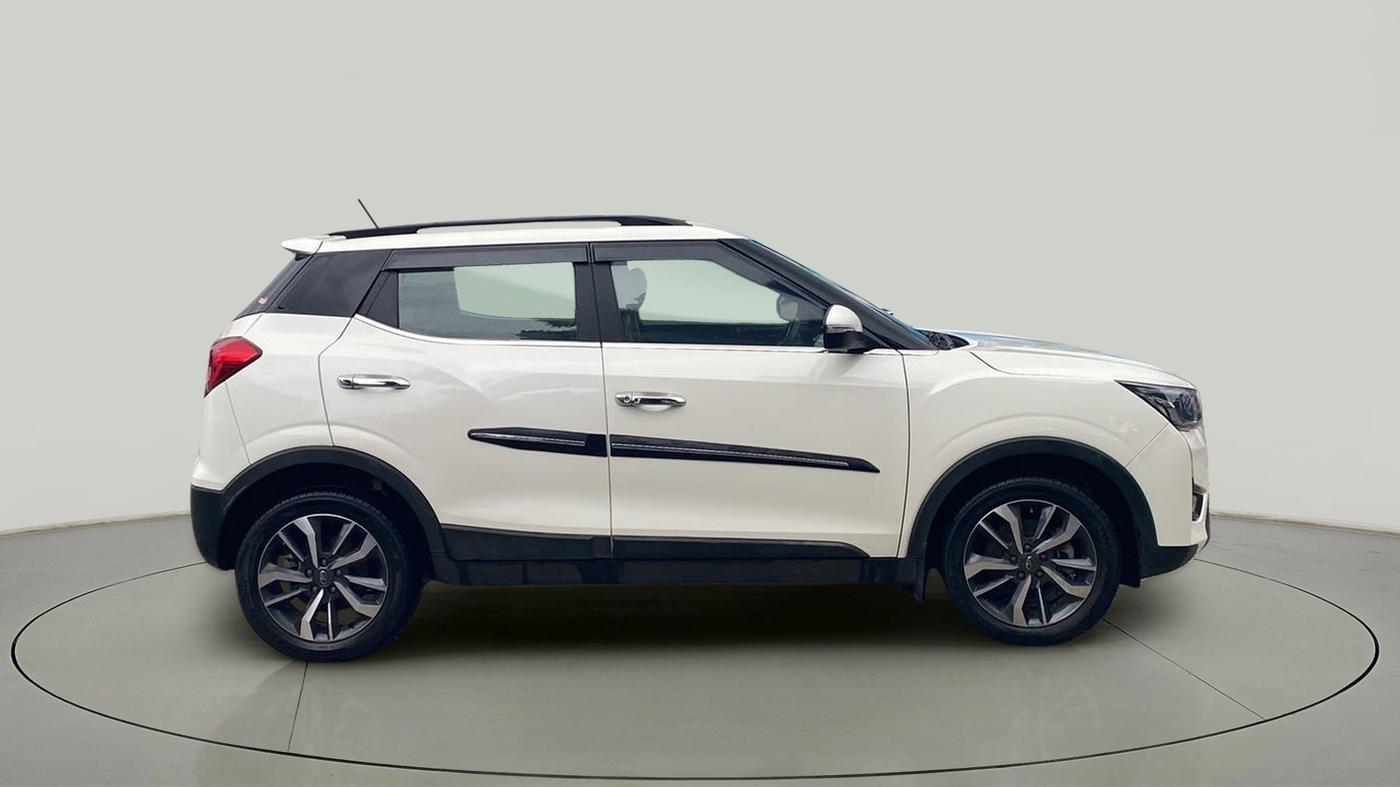 2021 Mahindra XUV300 W8 (O) 1.2 PETROL, Petrol, Manual, 19,587 km, Right Side
