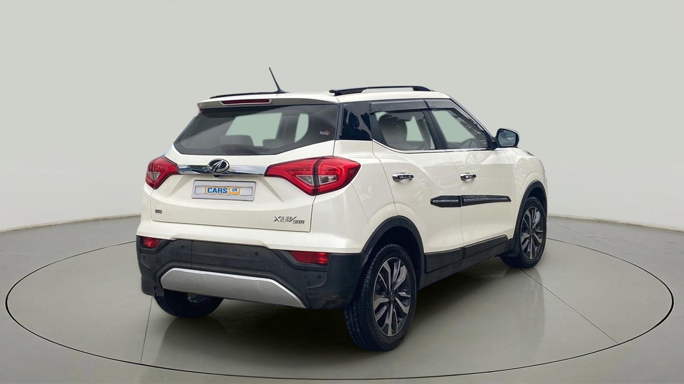 2021 Mahindra XUV300 W8 (O) 1.2 PETROL, Petrol, Manual, 19,587 km, Right Back Diagonal