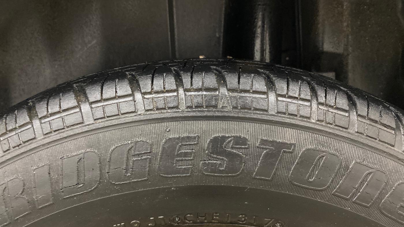2013 Maruti Swift VDI, Diesel, Manual, 79,868 km, Left Rear Tyre Tread