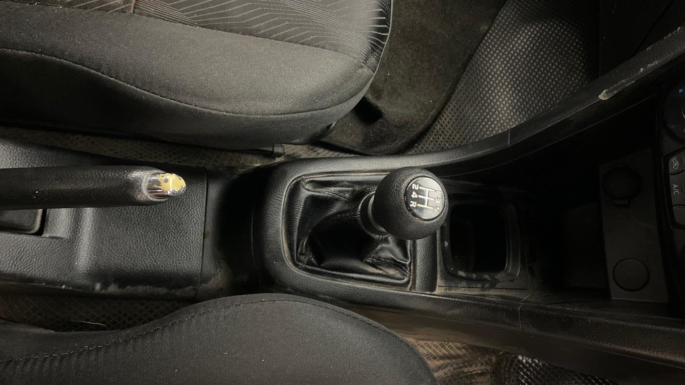 2013 Maruti Swift VDI, Diesel, Manual, 79,868 km, Gear Lever