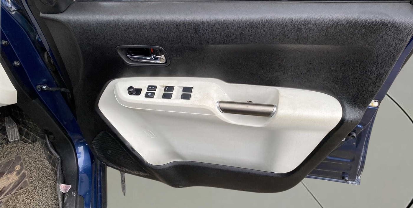 2018 Maruti IGNIS ALPHA 1.2, Petrol, Manual, 43,468 km, Driver Side Door Panels Control