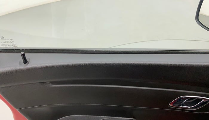 2019 Renault Kwid RXT 1.0 (O), Petrol, Manual, 24,491 km, Left front window switch / handle - Power window makes minor noise