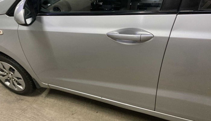 2017 Hyundai Xcent E+, Petrol, Manual, 17,771 km, Front passenger door - Slightly dented