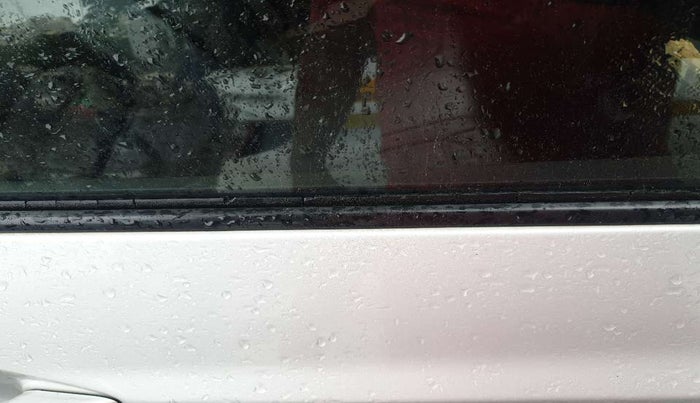 2017 Hyundai Xcent E+, Petrol, Manual, 17,771 km, Right rear door - Weather strip has minor damage