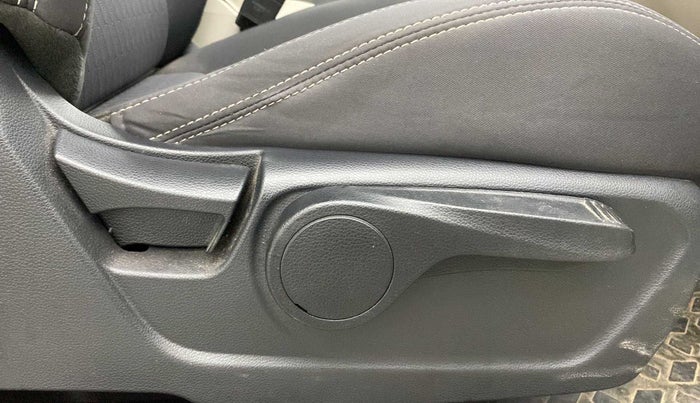 2021 Mahindra XUV300 W8 1.2 PETROL, Petrol, Manual, 12,315 km, Driver Side Adjustment Panel